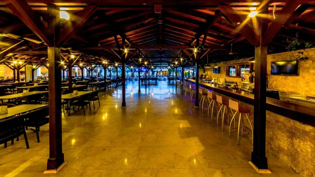 JULIAN CLUB HOTEL Restaurants