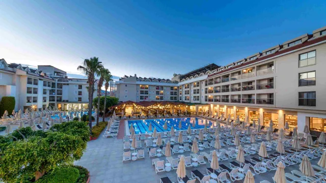 JULIAN CLUB HOTEL Pools & Beach