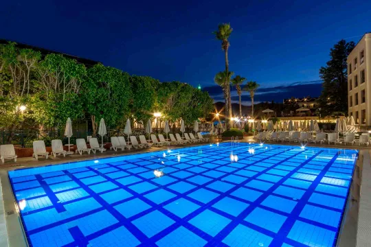 JULIAN CLUB HOTEL Pools & Beach
