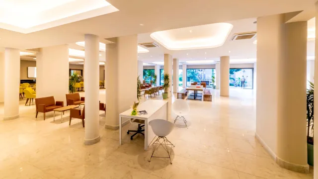 JULIAN CLUB HOTEL Lobby