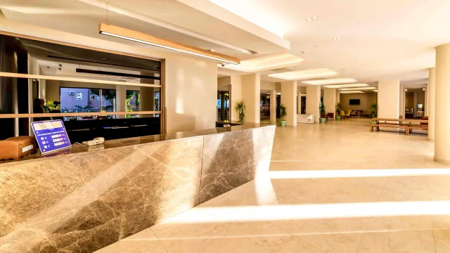 JULIAN CLUB HOTEL Lobby