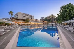 JUSTINIANO CLUB ALANYA Pools & Beach