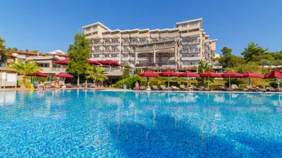 JUSTINIANO DELUXE RESORT Pools & Beach