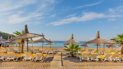 JUSTINIANO DELUXE RESORT Pools & Beach