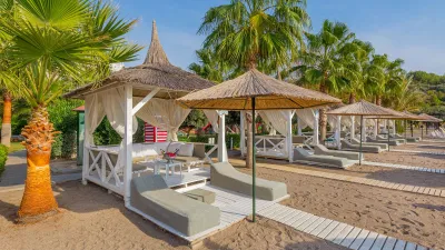 JUSTINIANO DELUXE RESORT Pools & Beach
