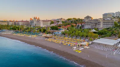 JUSTINIANO DELUXE RESORT Pools & Beach