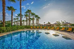 JUSTINIANO PARK CONTI Pools & Beach