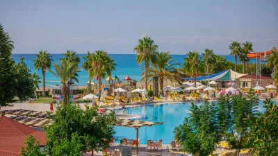 JUSTINIANO PARK CONTI Pools & Beach