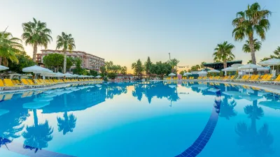 JUSTINIANO PARK CONTI Pools & Beach