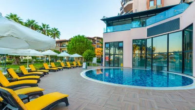 JUSTINIANO PARK CONTI Pools & Beach