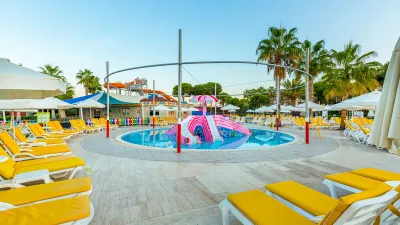JUSTINIANO PARK CONTI Pools & Beach