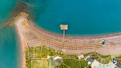JUSTINIANO PARK CONTI Pools & Beach