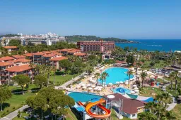 JUSTINIANO PARK CONTI Pools & Beach
