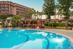 JUSTINIANO PARK CONTI Pools & Beach