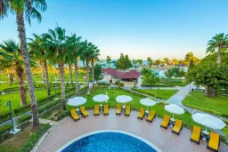 JUSTINIANO PARK CONTI Pools & Beach