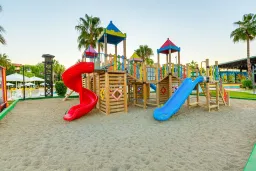 JUSTINIANO PARK CONTI Mini Club