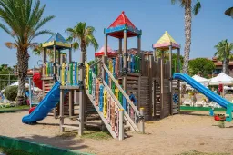 JUSTINIANO PARK CONTI Mini Club