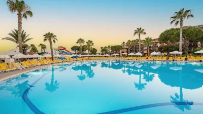 JUSTINIANO PARK CONTI Pools & Beach