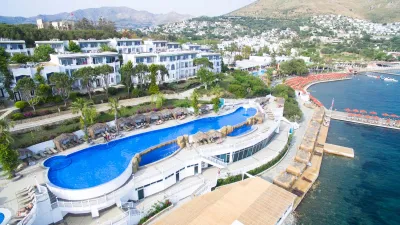 KADIKALE RESORT Pools & Beach