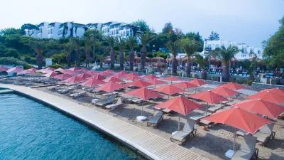 KADIKALE RESORT Pools & Beach