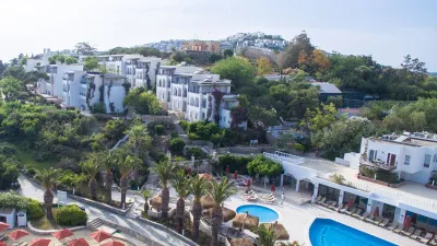 KADIKALE RESORT Pools & Beach