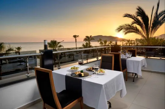 KAILA BEACH HOTEL Restaurants