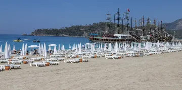 KARBEL BEACH HOTEL Pools & Beach
