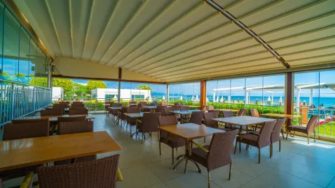 KARYA FAMILY RESORT Restaurants