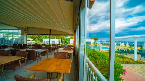 KARYA FAMILY RESORT Restaurants