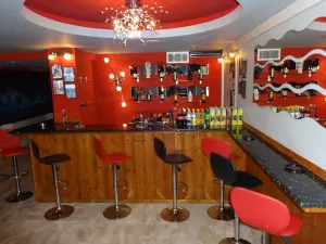 KAZAVITI HOTEL APARTMENTS Bars