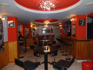 KAZAVITI HOTEL APARTMENTS Bars