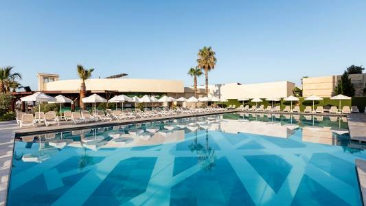 KIRMAN BELAZUR RESORT-SPA Pools & Beach