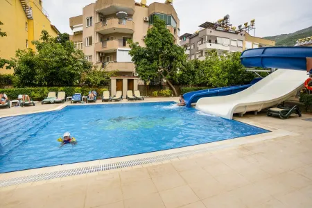 KLEOPATRA ROYAL PALM Pools & Beach
