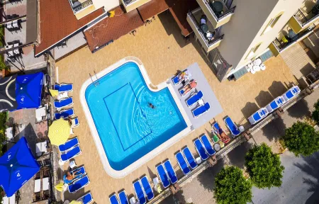 KLEOPATRA ROYAL PALM Pools & Beach