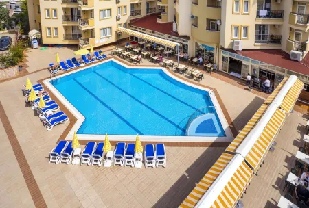 KLEOPATRA ROYAL PALM Pools & Beach