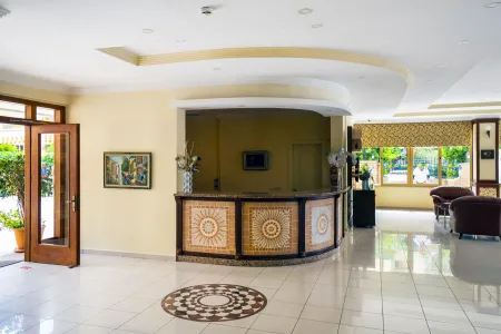 KLEOPATRA ROYAL PALM Lobby
