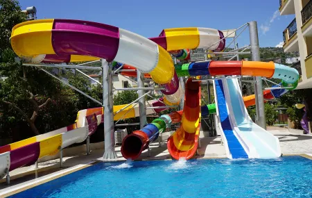 KLEOPATRA ROYAL PALM Pools & Beach