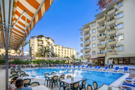 KLEOPATRA ROYAL PALM Pools & Beach