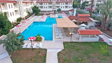 KOCER CLUB APARTMENTS Pools & Beach