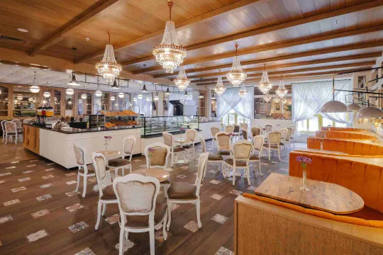 KREMLIN PALACE Restaurants