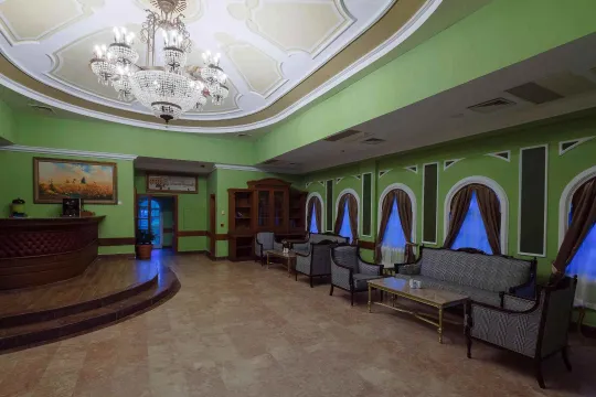 KREMLIN PALACE Restaurants