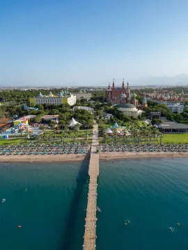 KREMLIN PALACE Pools & Beach