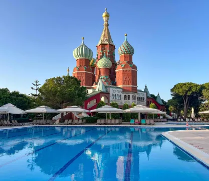 KREMLIN PALACE Pools & Beach