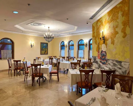KREMLIN PALACE Restaurants