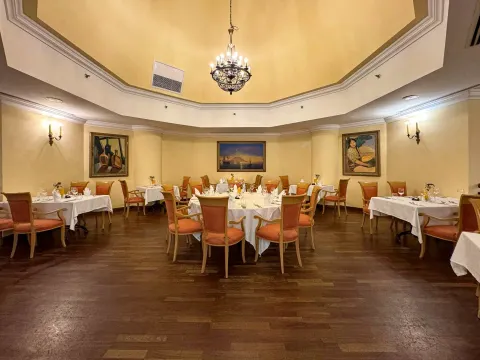 KREMLIN PALACE Restaurants