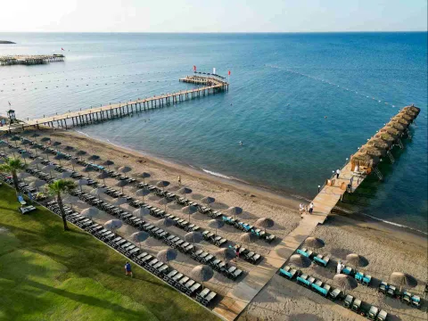 KREMLIN PALACE Pools & Beach