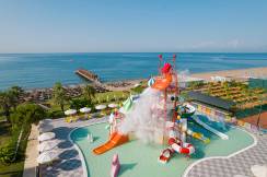 KREMLIN PALACE Pools & Beach