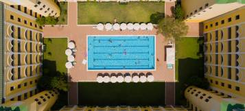 KREMLIN PALACE Pools & Beach
