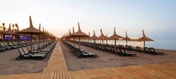 KREMLIN PALACE Pools & Beach
