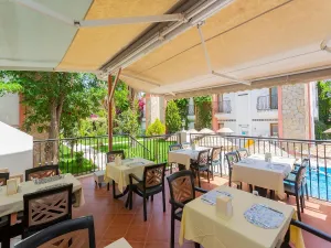 KRISS HOTEL Restaurants
